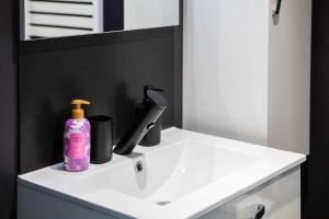Appartement T2 Cosy avec Fibre et Stationnement Gratuit