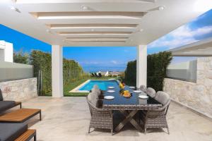 Villa Mare 2 - Private Pool, Sea View, Starlink, 4 Bdrms