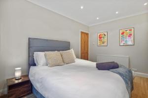 Bright Modern House Near London Links & Studios