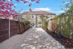 Bright Modern House Near London Links & Studios