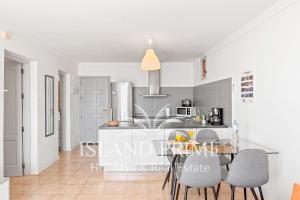 Perfect Seaviews Holiday in Heated Pool Complex TLP308
