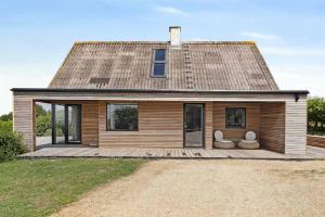 Luxurious Renovated Vacation Home w Sea Views