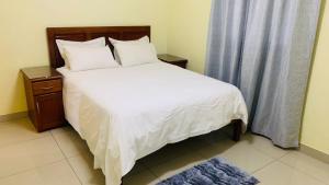 Two Bedroomed Apartment - 200m from Mandahill Mall