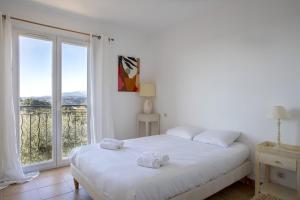 Beautiful family home with swimming pool and parking