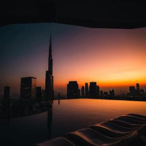 with Pool Gym 7 mins to Dubai Mall 3 King Beds