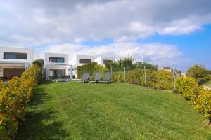Villa Mare 2 - Private Pool, Sea View, Starlink, 4 Bdrms