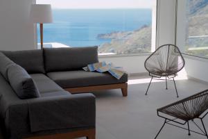 Modern 3 bedroom Villa, with sea and mountain view