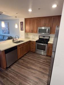 2BR parking & balcony- DTLA