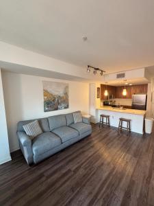 2BR parking & balcony- DTLA