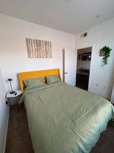2BR parking & balcony- DTLA
