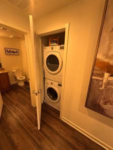 2BR parking & balcony- DTLA