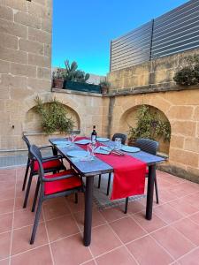Ta Carmen Farmhouse with pool