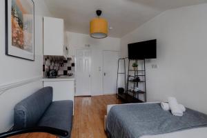 Holland Road Budget Studios