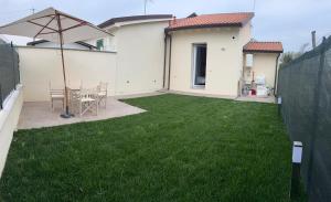 Mistral Holidays - Monolocale con giardino a Marina di Carrara vicino al mare