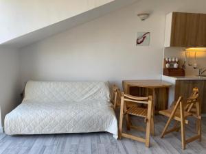 Wistaria First Line Apartment