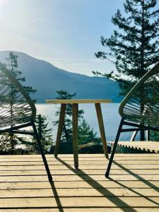 Gorgeous Ocean and Mountain View King Suite
