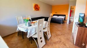 SANDRO Haus KMB Seeappartement am Ossiacher See mit direktem Seezugang und Hallenbad