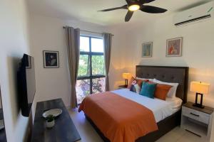 Stylish Condo with Rooftop Pool and Gym