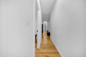 4BR 5 mins to University Hospital w Kitchen and WiFi