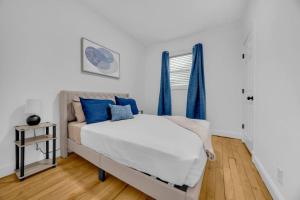 4BR 5 mins to University Hospital w Kitchen and WiFi