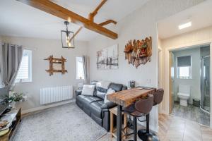 1 Bed Cabin - Sleeps 2 - Pets - 2 Min To Beach