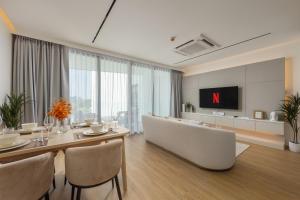 Chios - Lakeview 1BR Apartment at The Aqua Phuket