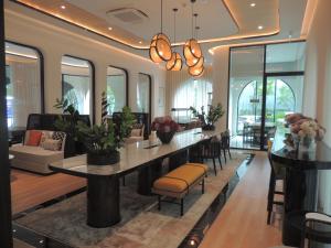 Luxury 2 bedroom pool access apartment