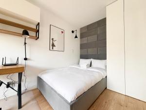 Street Art Loft Apartment by BookingHost