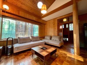 Forest Paw北軽井沢 広大な庭とウッドデッキのログハウス 専用キッズスペース 庭でのアスレチック