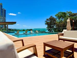 Apartamento em Condomínio Frente-Mar com Piscinas, Jacuzzi Aquecida, Sauna, Academia, Brinquedoteca, Churrasqueira na Sacada, Cozinha Completa e Lazer de Home Club