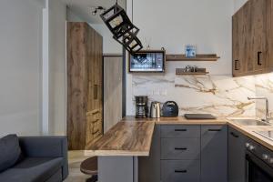 Condo next to metro st Athens!