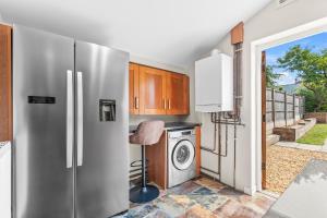 5 Double Bedrooms 6 Beds - Driveway fits 2 LWBS -Edgbaston Digbeth Solihull NEC BHX Central City Centre Excellent Location - By Samina, Arz Stays