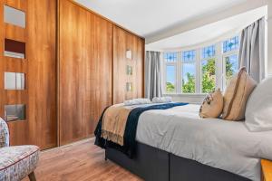 5 Double Bedrooms 6 Beds - Driveway fits 2 LWBS -Edgbaston Digbeth Solihull NEC BHX Central City Centre Excellent Location - By Samina, Arz Stays