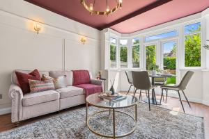 B13 0AU - 5 Double Bedrooms 6 Beds - Driveway fits 2 LWBS -Edgbaston Digbeth Solihull NEC BHX Central City Centre Excellent Location - By Samina, Arz Stays