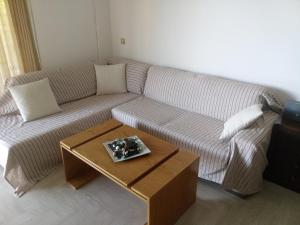 2BD apartment with large balcony near the sea!!