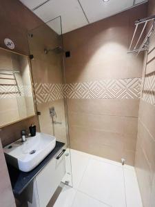 Studio Apartment with Stunning Views & Free Parking in Greater Noida