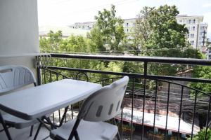 Kiener Hills Bldg E 421 Airport Condominium Studio