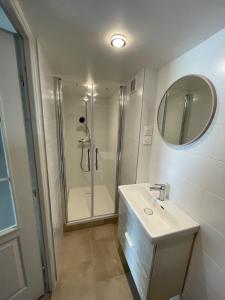 3- Appartement climatisé, dans le centre historique d Aubenas