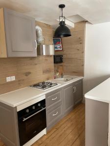 3- Appartement climatisé, dans le centre historique d Aubenas