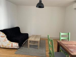 3- Appartement climatisé, dans le centre historique d Aubenas