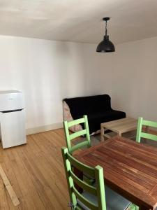 3- Appartement climatisé, dans le centre historique d Aubenas