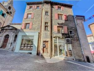 3- Appartement climatisé, dans le centre historique d Aubenas