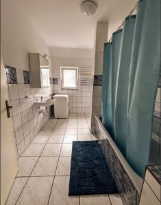 Spacious Flat , 4 Beds, Kitchen , Central , Messe