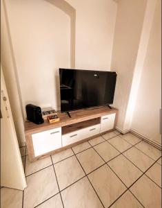 Spacious Flat , 4 Beds, Kitchen , Central , Messe