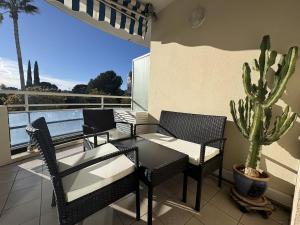 Appartement lumineux, parking, proches des criques