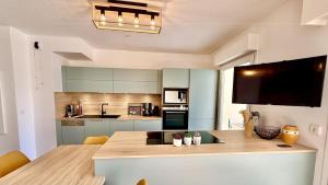 Appartement lumineux, parking, proches des criques