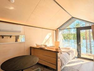 Hossaville Luxe West Lake Cabin III