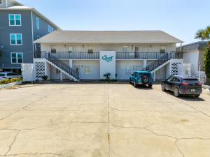 Surf Club Beachfront Condo 2BR, Large Balcony, Quiet East End, Direct Beach Access