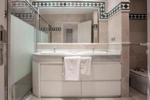 Apartment by Puerto Banus - with parking