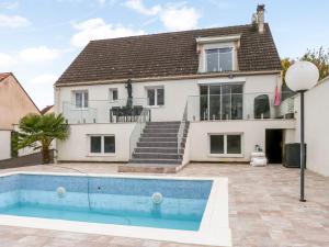 Grande villa T6 avec piscine à 30 min de Disneyland Paris